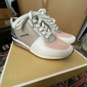 NWB: michael kors georgie trainer sneakers Size 7.5